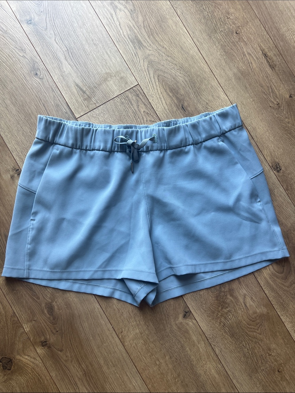 Lululemon High Waisted Drawstring Casual Shorts 4'' with Pockets Size 12